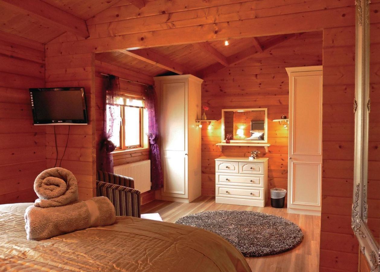 Mill Meadow Lodges Llanbister Exterior photo